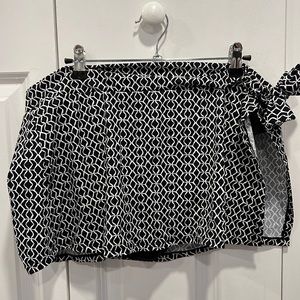 NWT Jones New York bathing suit skirt bottom.  Size 16